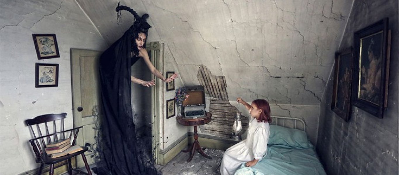 Εγκαταλελειμμένοι χώροι μετατρέπονται σε σουρεαλιστικά σκηνικά από φωτογράφο! (φωτό)